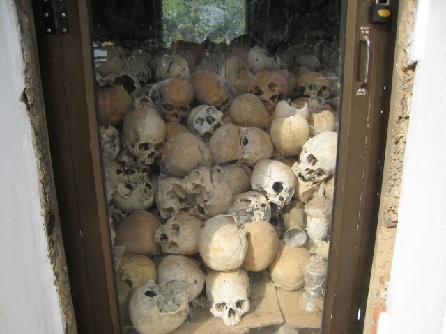 skulls of Wat Thmei