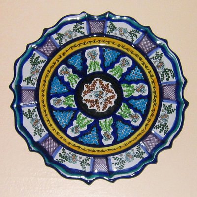 Hernandez hand-painted ceramic plate, Pue, Mexico
