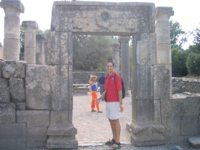 ruins of an ancient synagogue in Katserin