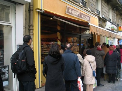 waiting patiently for the best croissants in Paris (Maison Kayser)