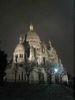 a lovely misty shot of the Basilique du Sacre Coeur
