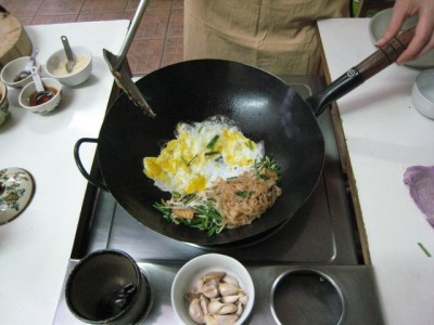 pad thai in progress